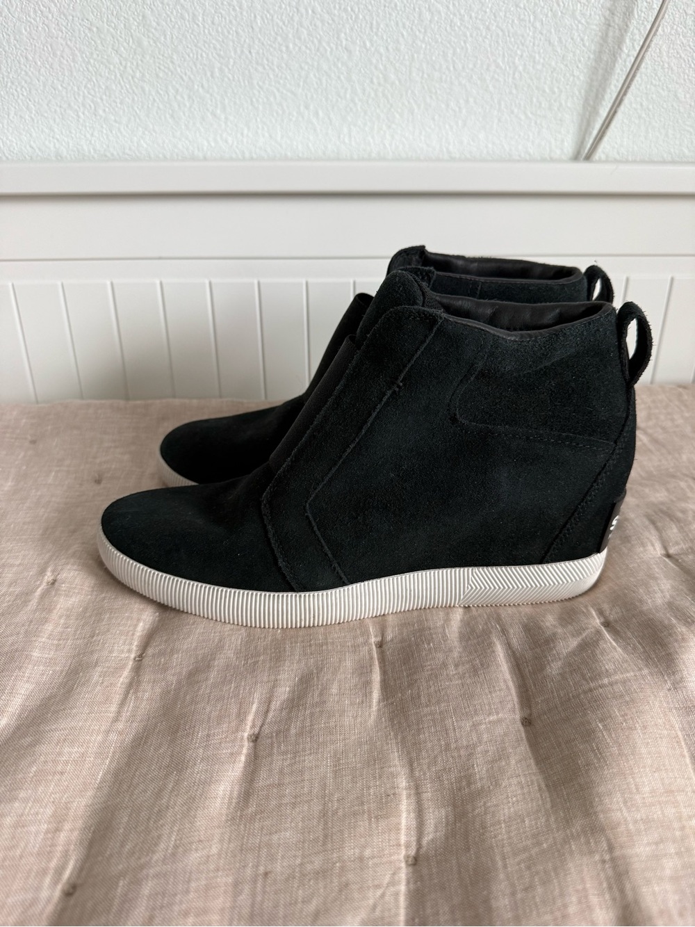Sorel Out N About black suede wedge booties women’s Size 11